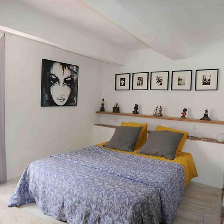 Appartement Dans Le Ciel Tourtour Exterior photo