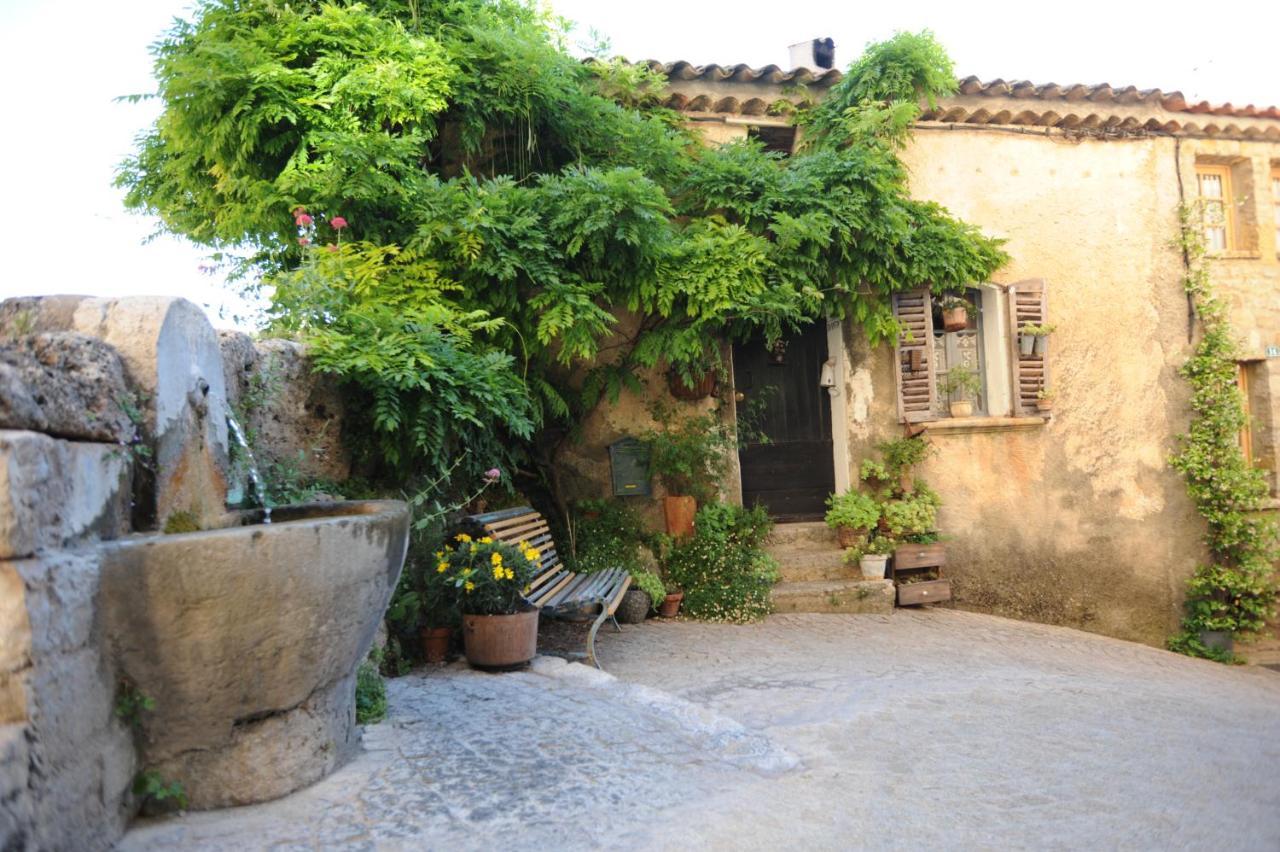 Appartement Dans Le Ciel Tourtour Exterior photo